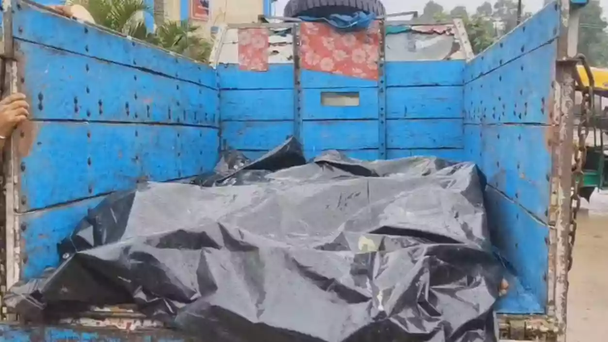 5 killed, 4 injured as lorry crashes into an auto on national highway in Medinipur