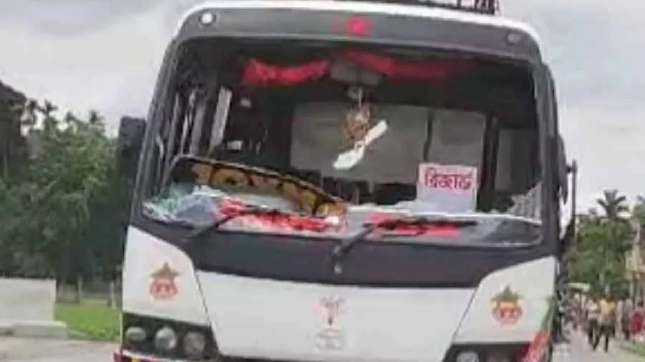 BJP workers’ bus vandalized near Dinhata ahead of PM Modi rally; TMC accused of attack