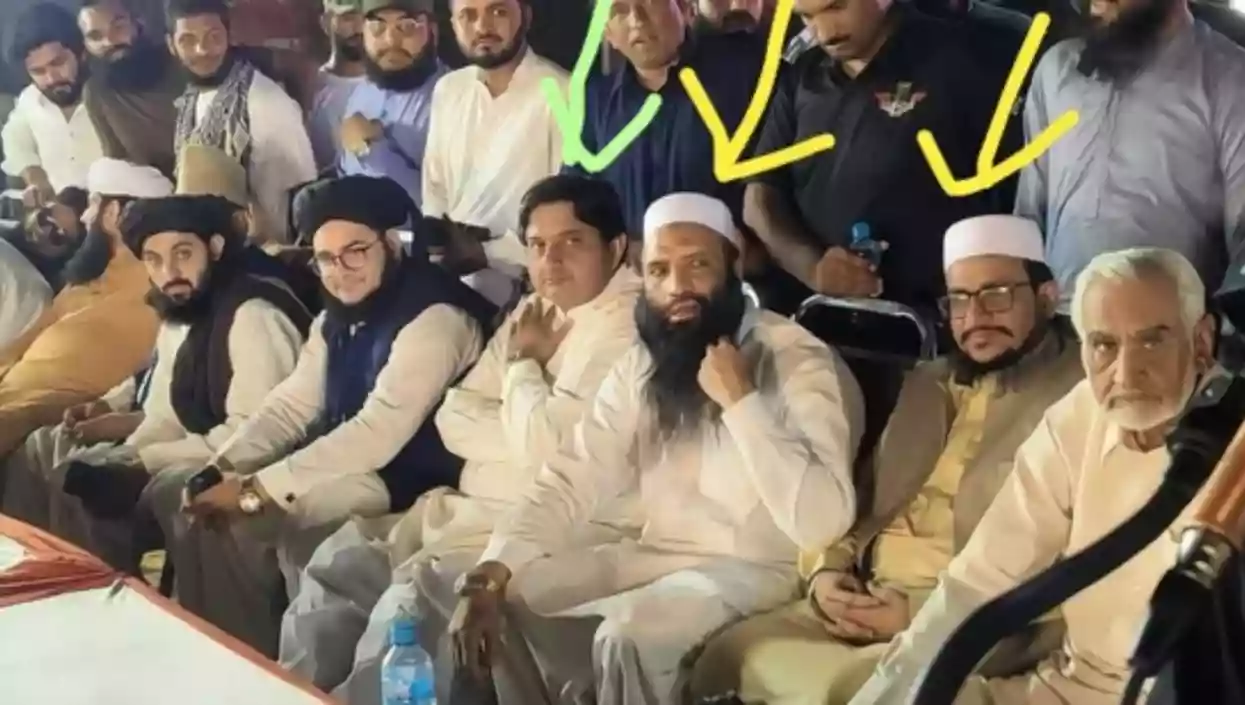 Pakistan ministers seen sharing stage with LeT leaders at public rally, India slams global hypocrisy