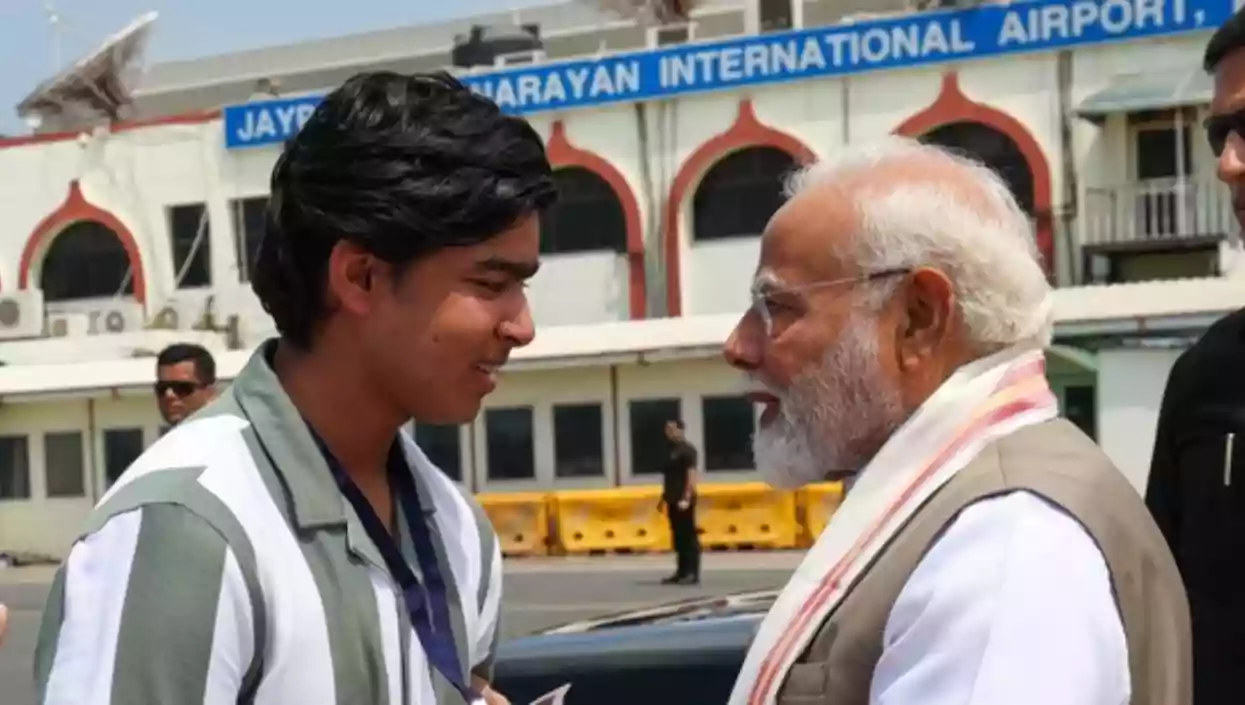 PM Modi praises 14-year-old IPL star Vaibhav Suryavanshi at Patna airport | photo viral