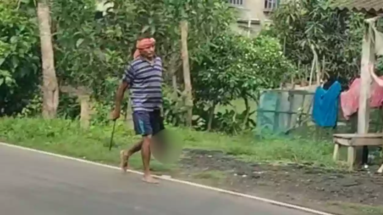 Youth walks unfazed through village holding severed head, blood dripping in South 24 Pgs