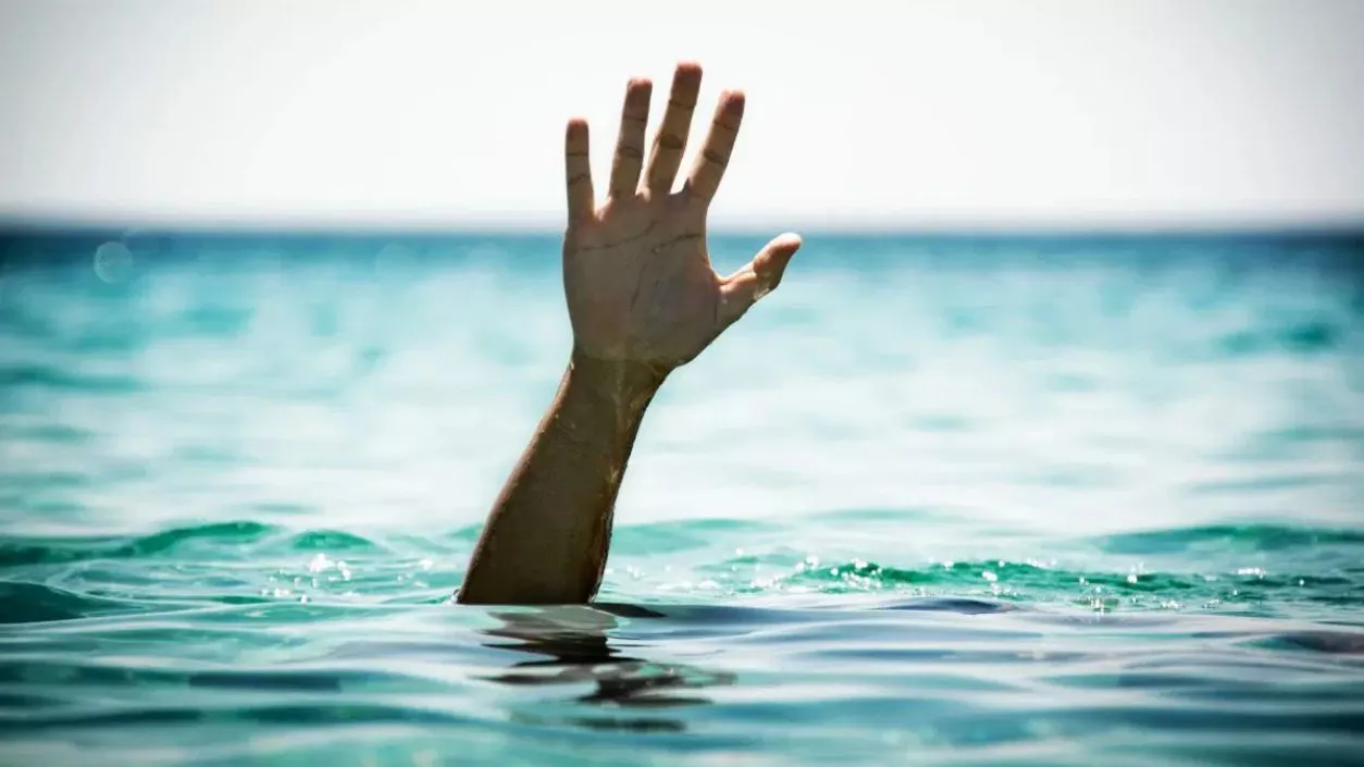 Migrant worker falls from moving train and drowns into Ganga near Farakka Barrage