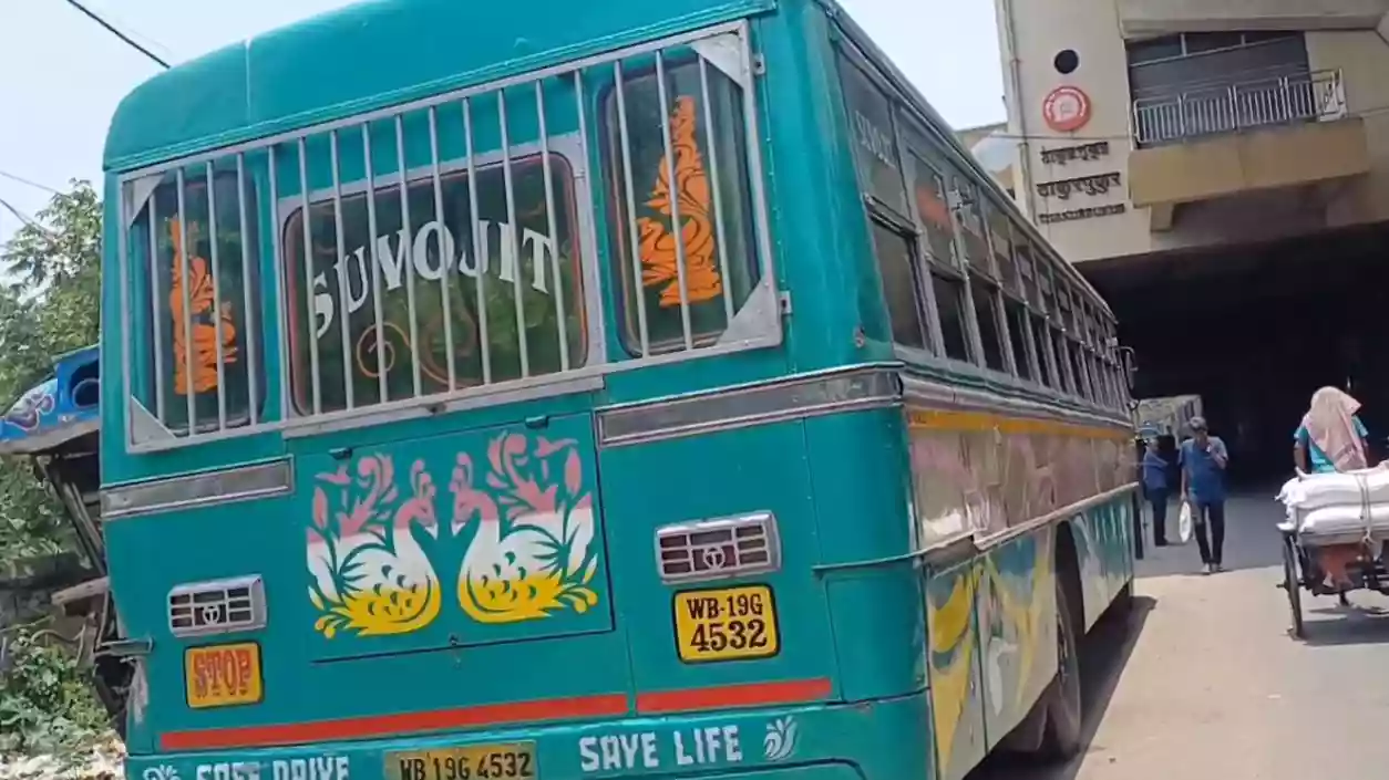 Woman dies after falling from bus and getting run over by rear wheel in Behala 