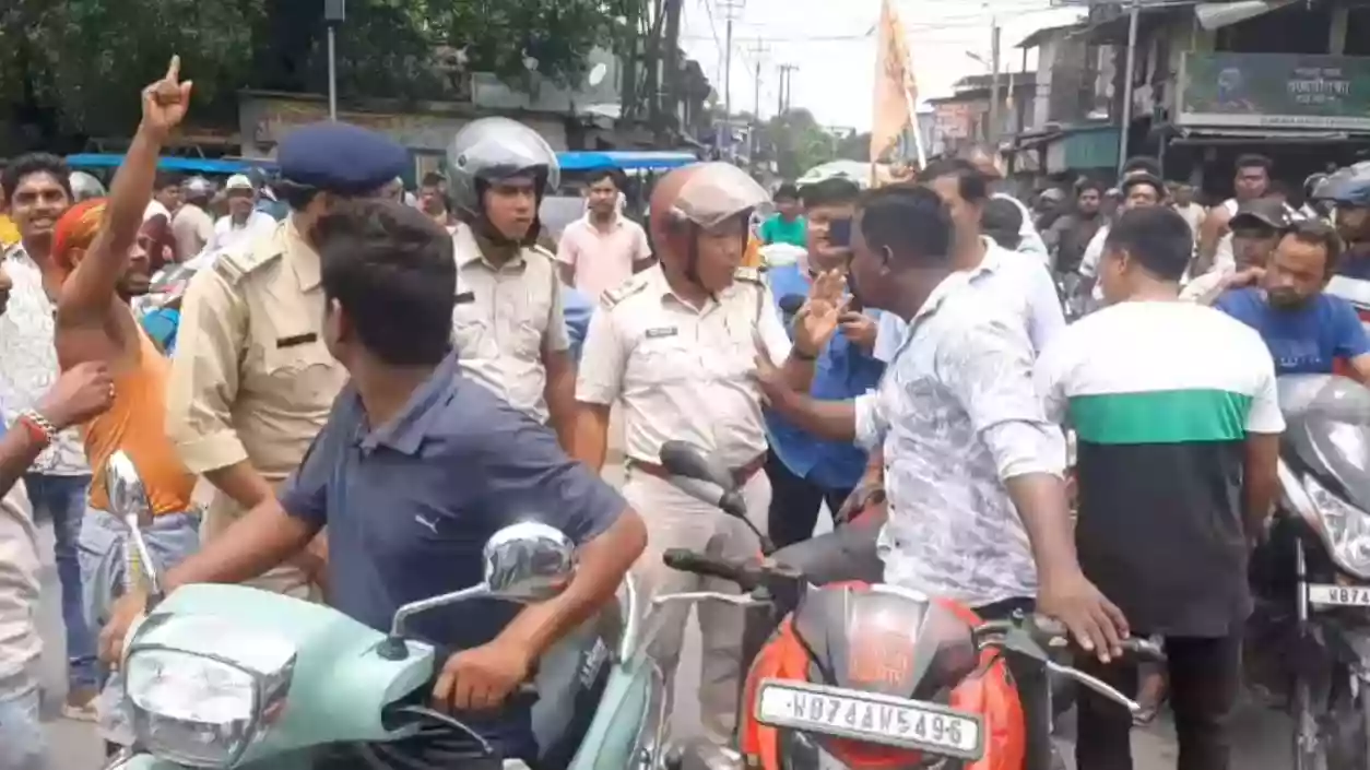 Siliguri shuts down as VHP protests against Hindu atrocities sparks police action and clashes