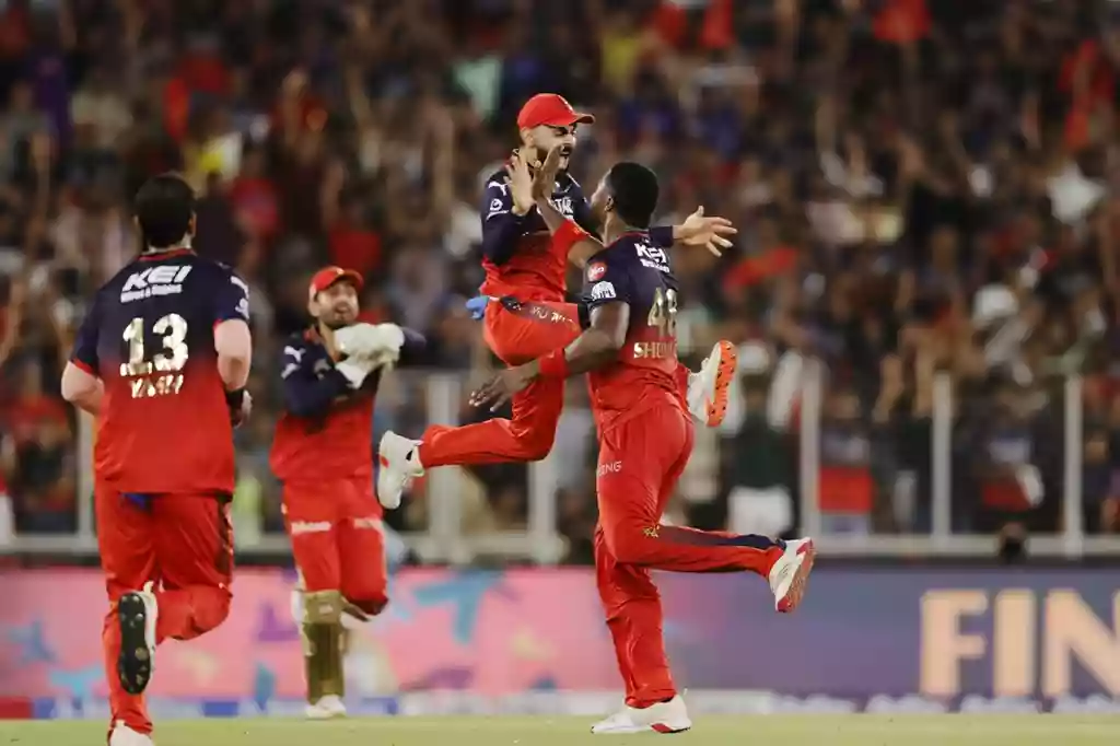 RCB lifts maiden IPL trophy, beat PBKS by 6 runs; Virat in tears