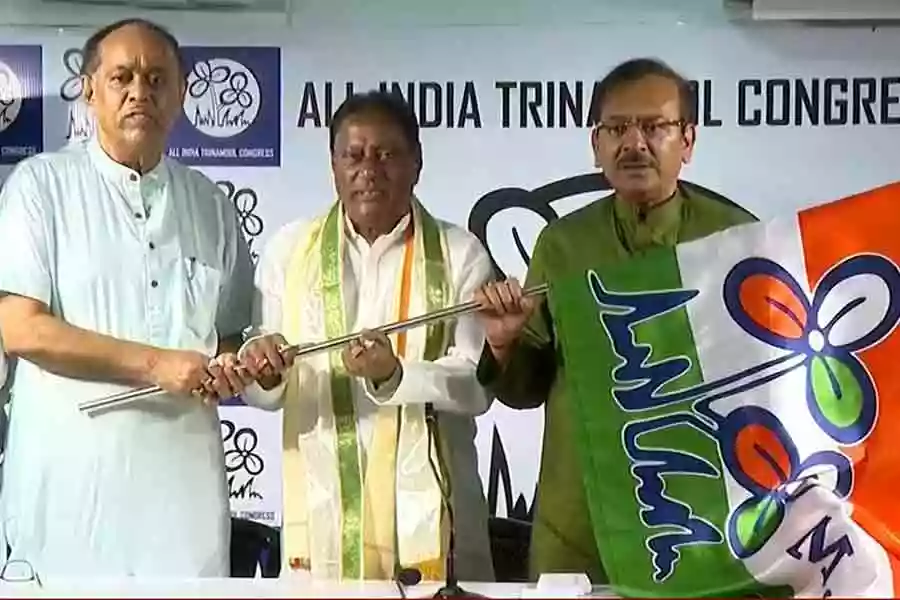 Former Congress MLA Shankar Malakar joins TMC, lauds CM Mamata's development