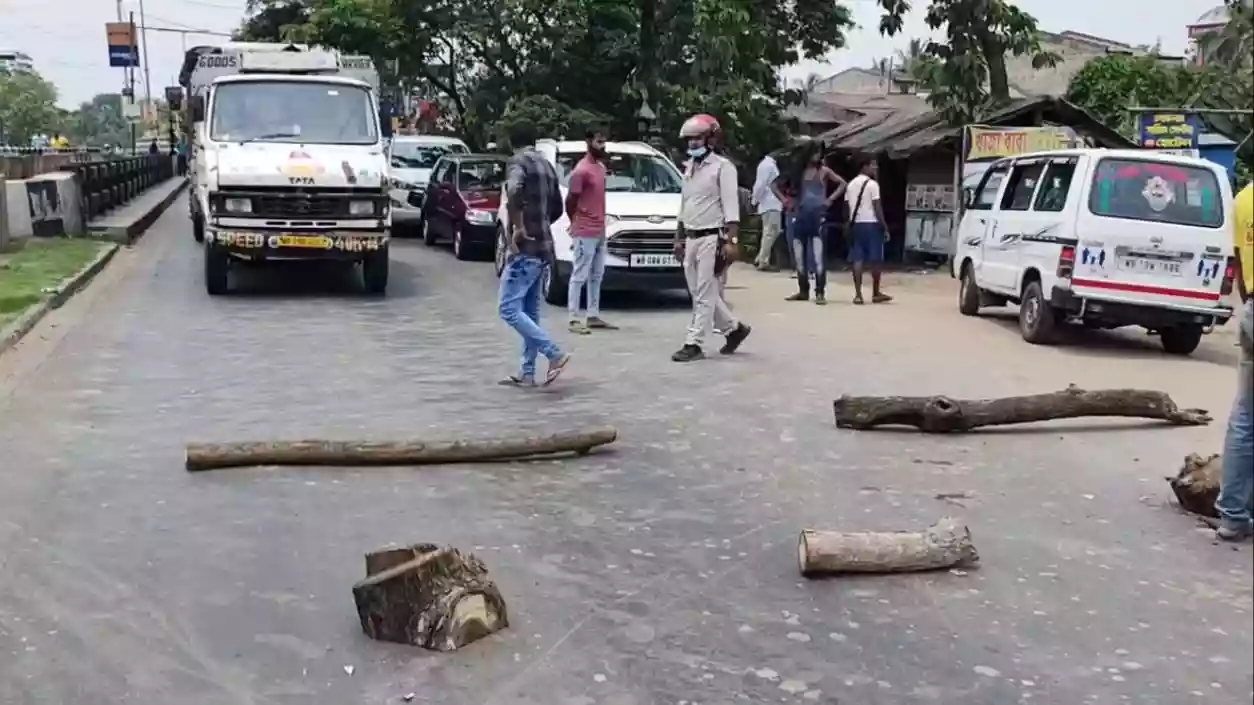 Clashes erupt in Medinipur over bridge work; NH blocked after alleged BJP-ISF, TMC faceoff