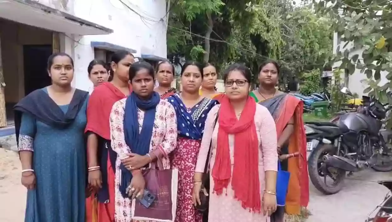 Self-help group leader in Nadia accused of disappearing ₹5 lakh and documents
