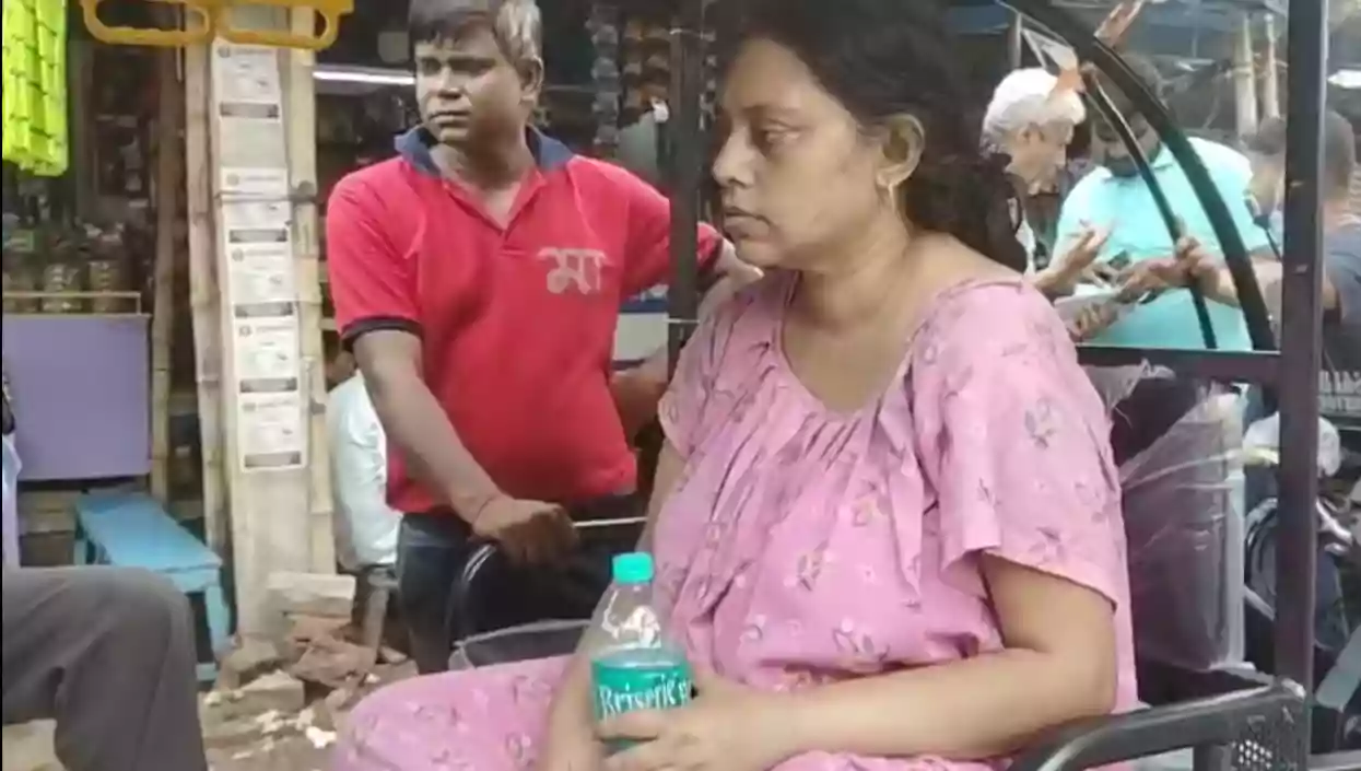Hooghly family attempts mass suicide over financial crisis; 1 dies, two critical