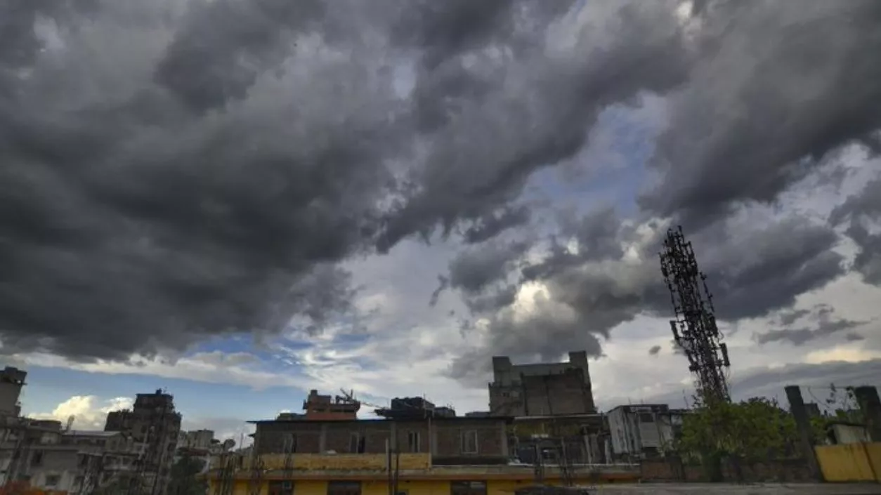 Bengal to face rising heat with continued thunderstorms and unseasonal rain across districts