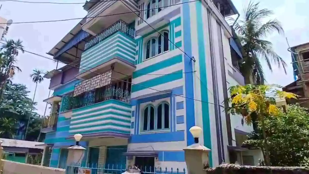 Decomposed body of wealthy 75-year-old found in South Kolkata building after foul smell alert