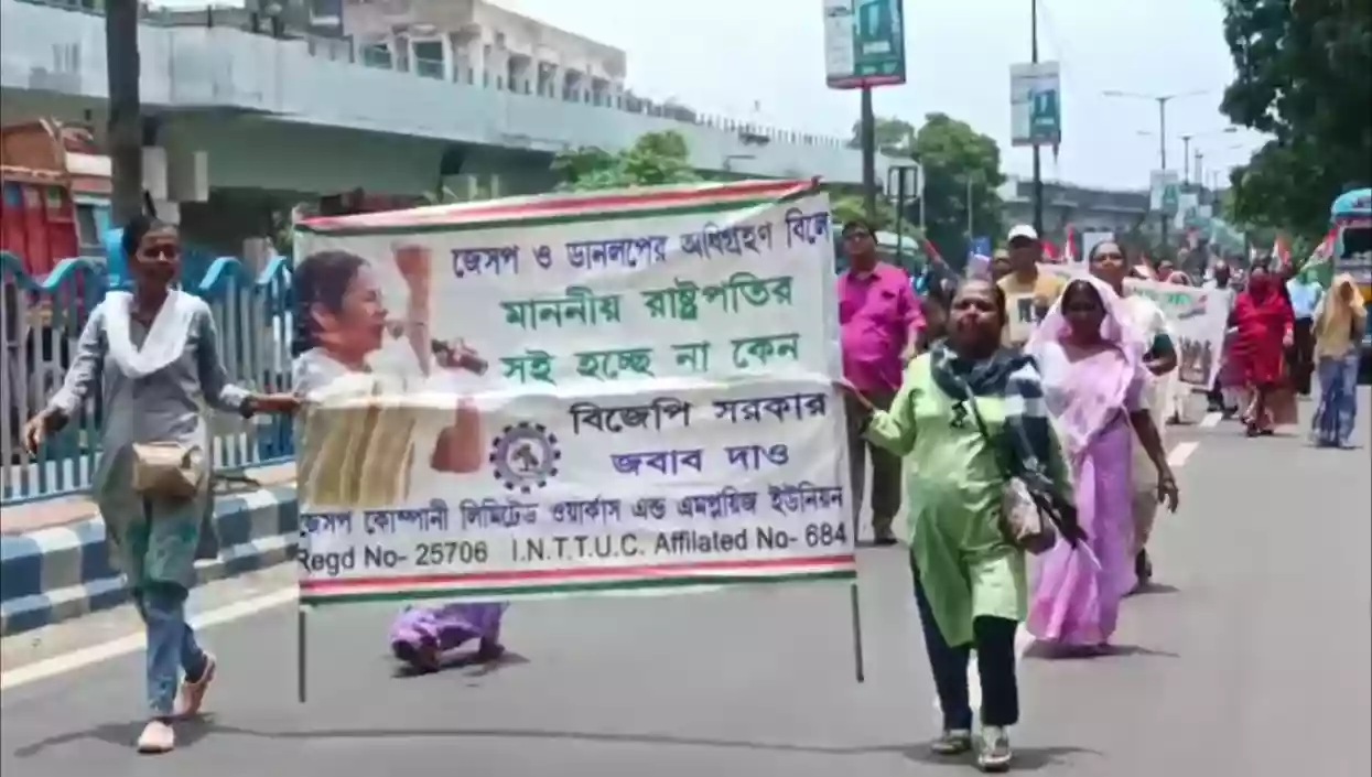 Kolkata airport gate blocked by Jessop union workers over centre's inaction on revival bill