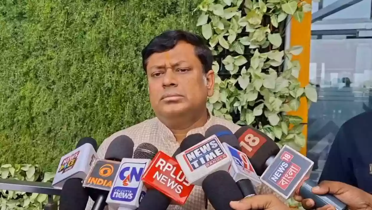 “Even Abhishek Banerjee praises Modi abroad,” says BJP state chief on TMC rift