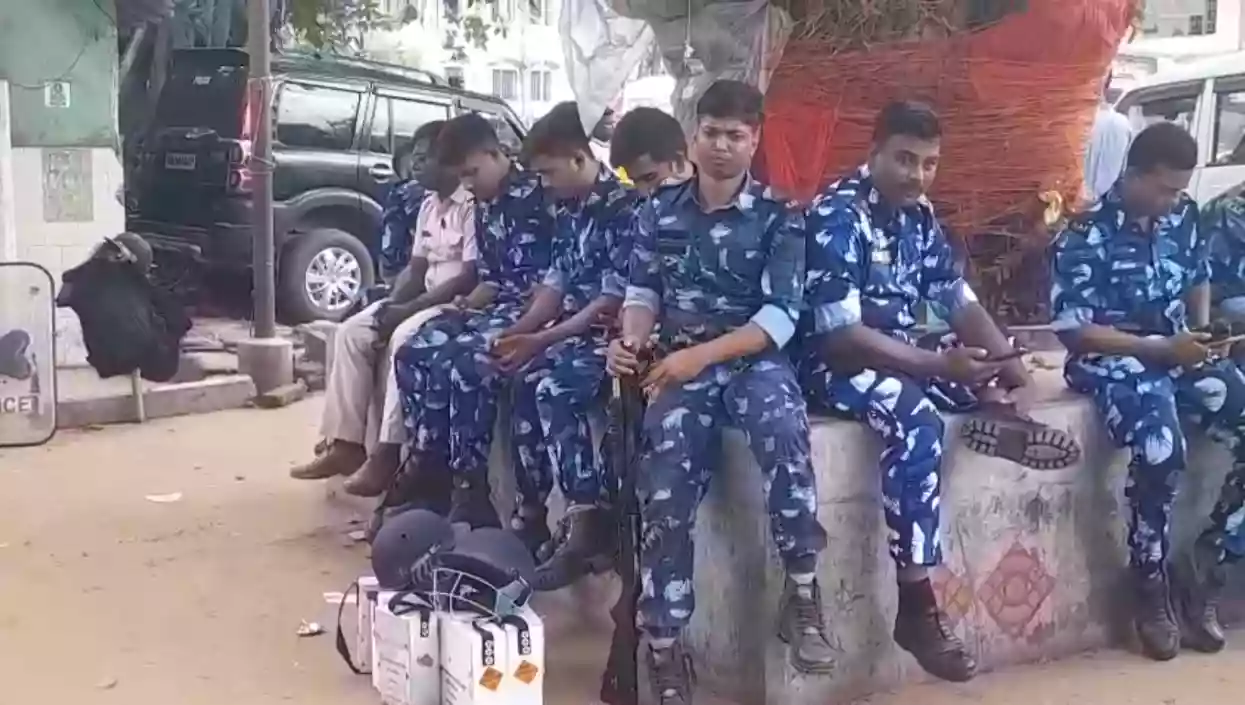 RAF deployed in Maheshtala as police clamp down on public movement, area under high alert