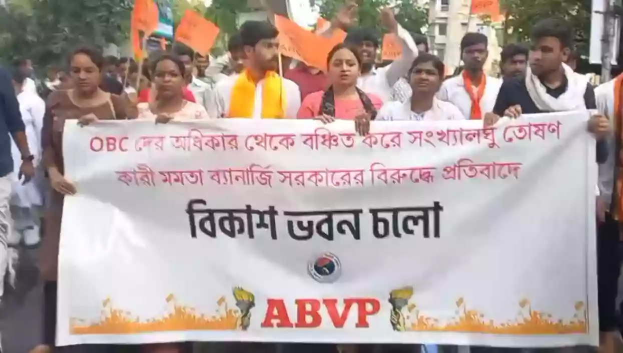 ABVP workers clash with police during OBC quota protest near Vikas Bhavan in Kolkata