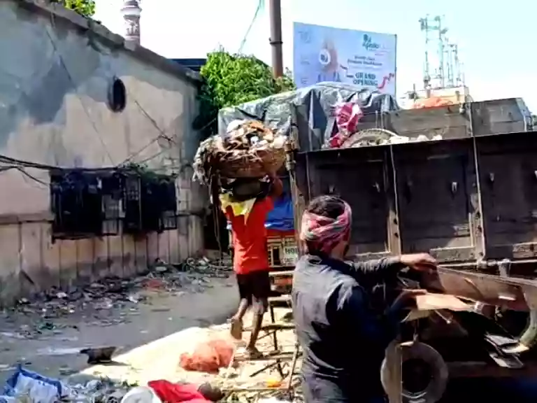 हवाई हादसे के बाद सख्त हुआ प्रशासन, खुले में फेंकी गई कचरे पर एक्शन, पंछियों की आवाजाही पर चिंता