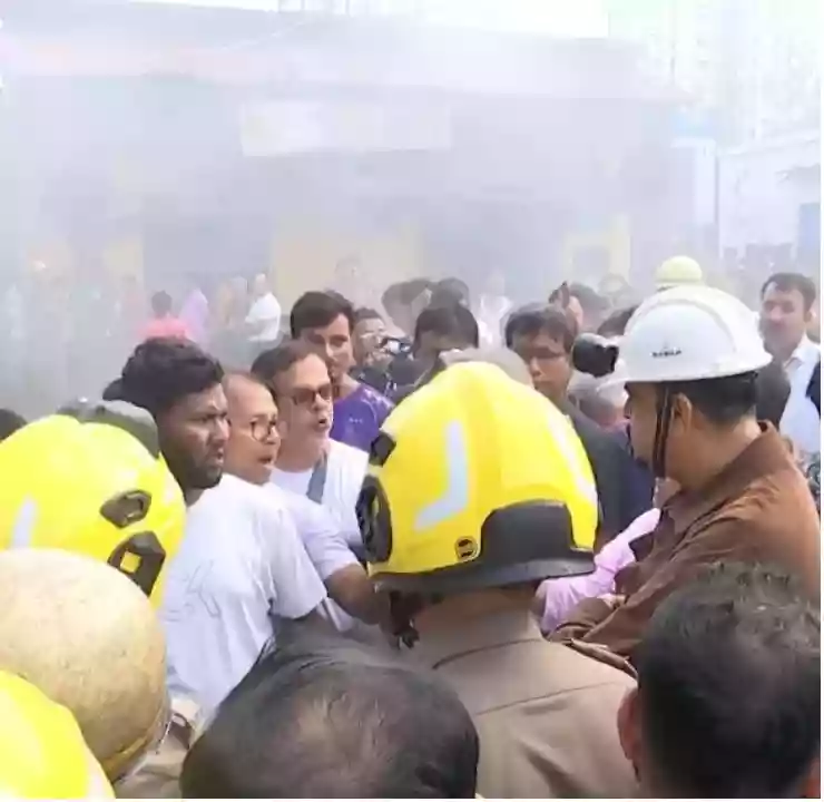 खिदिरपुर अग्निकांड पर मंत्री सुजीत बोस की सफाई : दमकल कर्मी भी सेना की तरह जोखिम उठाकर करते हैं काम