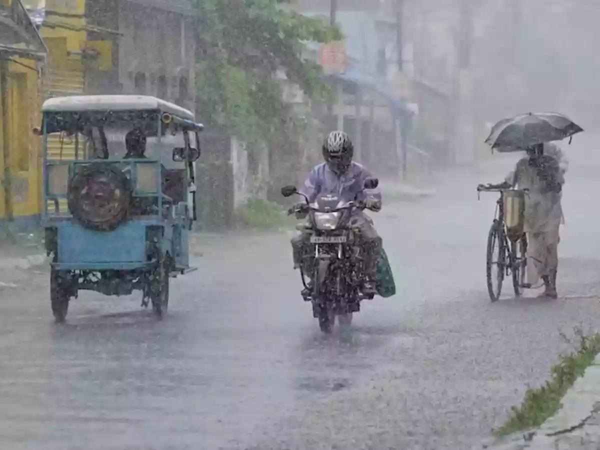 कोलकाता समेत दक्षिण बंगाल के कई जिलों में अगले हफ्ते तक बारिश के आसार