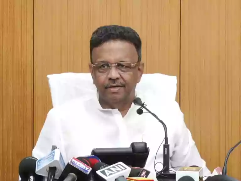 एयरपोर्ट के आसपास ऊंची इमारतों का मामला
