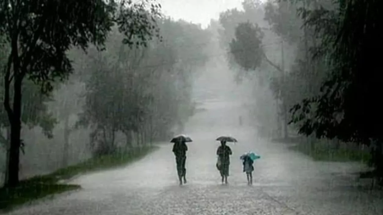 Heavy rain alert in South Bengal from Tuesday; North Bengal on watch for very heavy showers till Tuesday