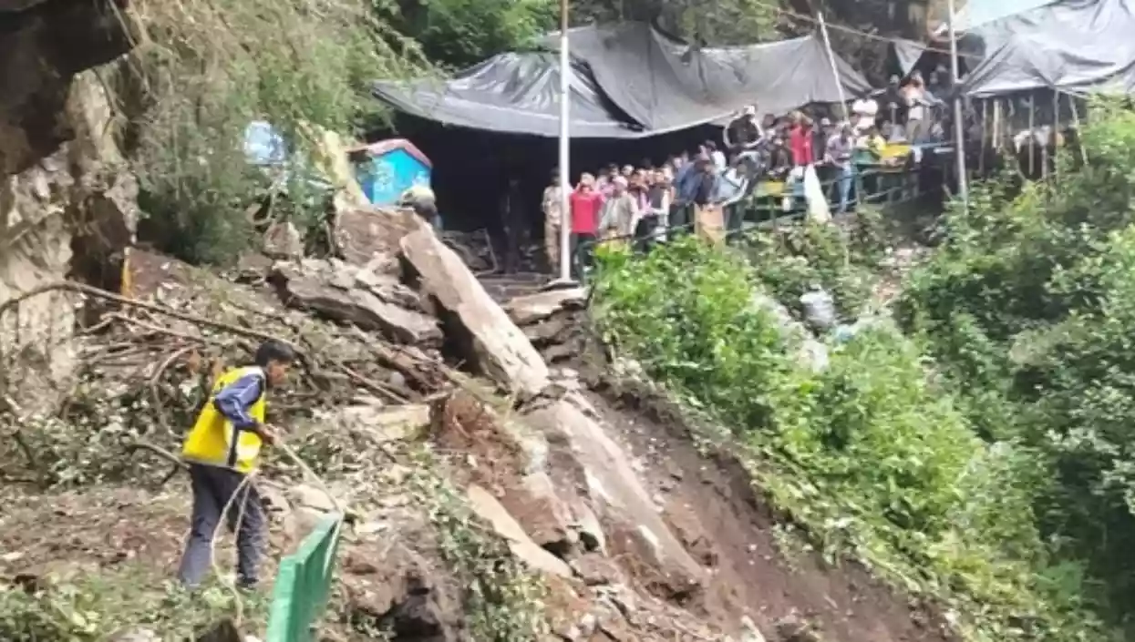 Landslide on Yamunotri walking route in Uttarkashi injures one, two feared trapped