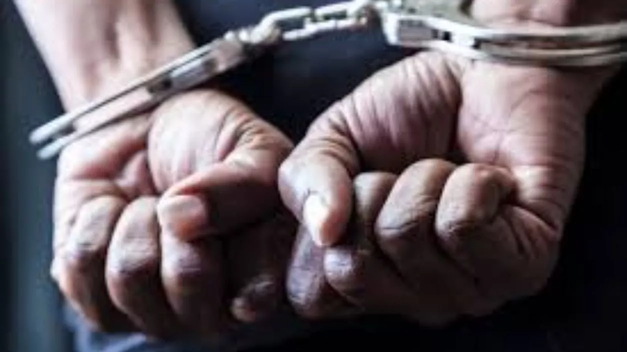 Two Bangladeshis held near Raghunathganj border; Police seek motive behind illegal entry