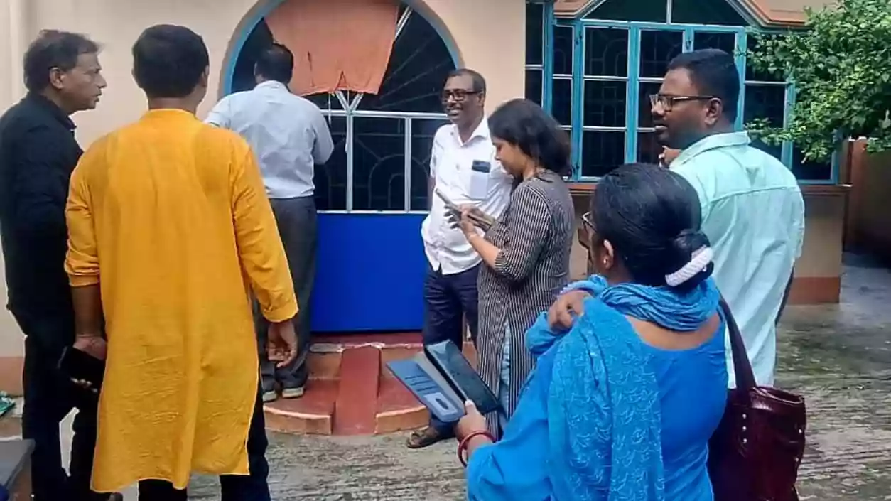 Hooghly teacher blocks polio shot for child; Health officials denied entry despite repeated visits