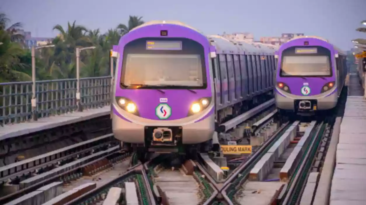 Technical glitch halts Kolkata Metro between Tollygunge and Maidan; Partial services operated on blue line