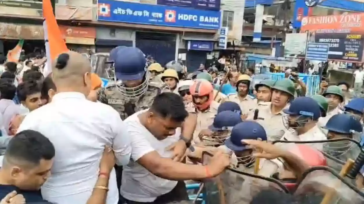 BJP workers storm Barrackpore Police HQ, break through barricades over Kasba case