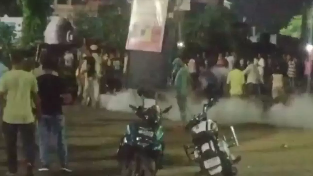 Budge Budge erupts in protest over 3-year wage dues; Gas leaked and bikes damaged on streets