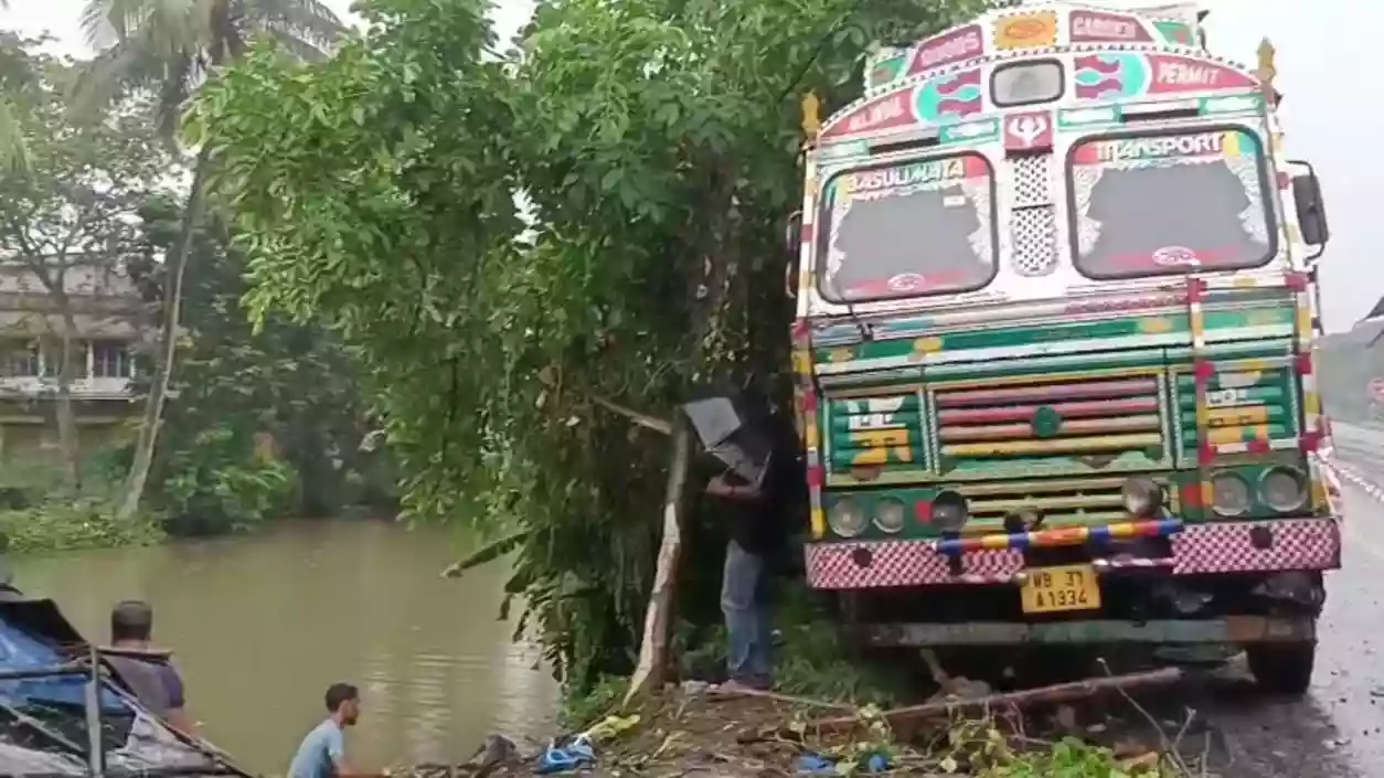 2 cops killed, 1 injured as dumper rams patrol jeep in East Midnapore