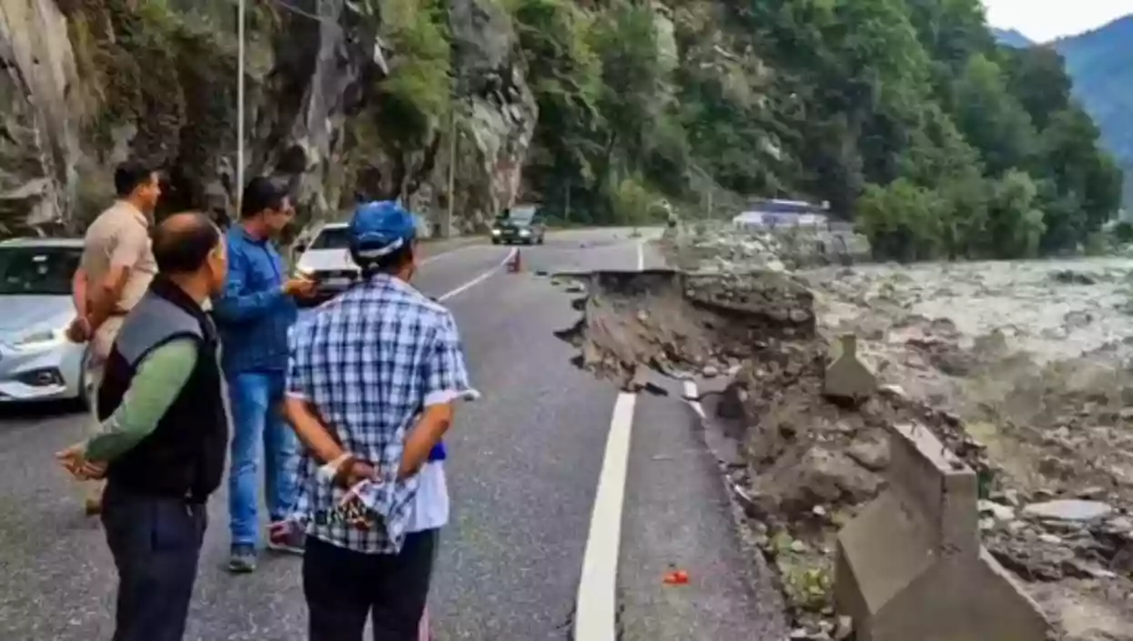 Himachal reels from 11 cloudbursts, 4 flash floods; Death toll rises to 10