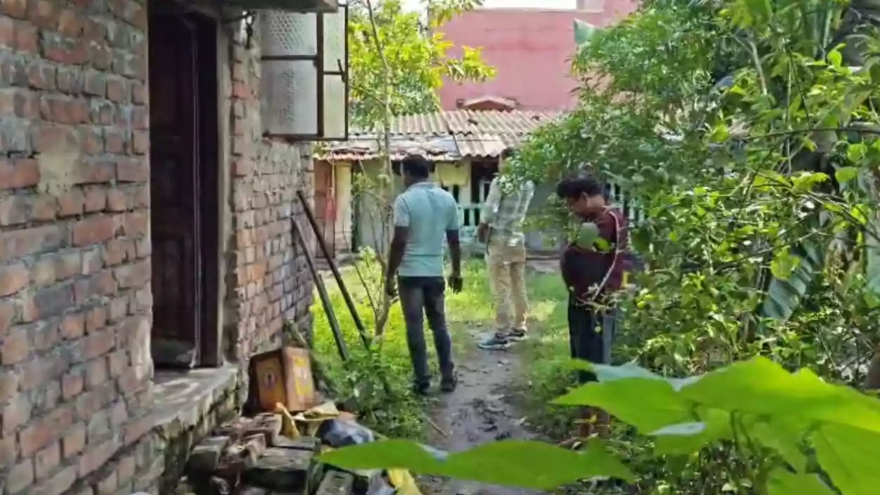 Live-in couple found dead in pool of blood in Hooghly; Screams alert locals at 3 AM