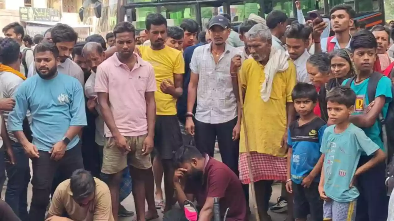 Speeding truck runs over youth in Rohtas; Locals block road for hours demanding compensation