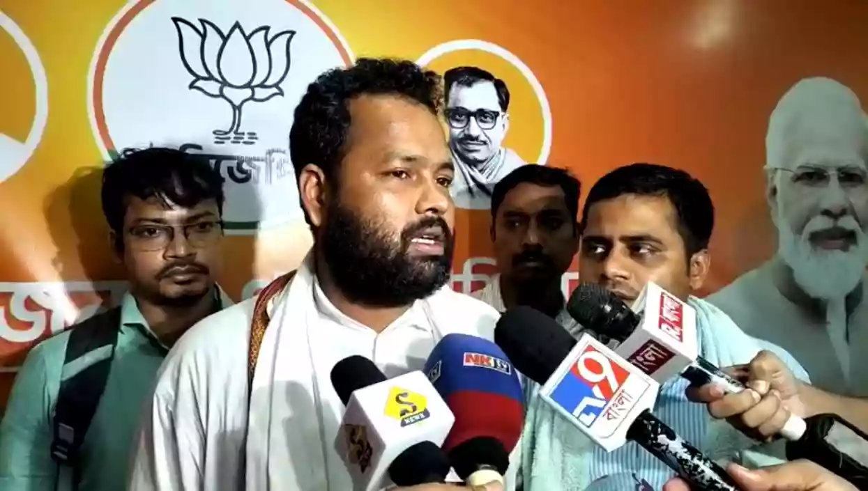 Dismissed teachers meet new Bengal BJP President Samik Bhattacharya