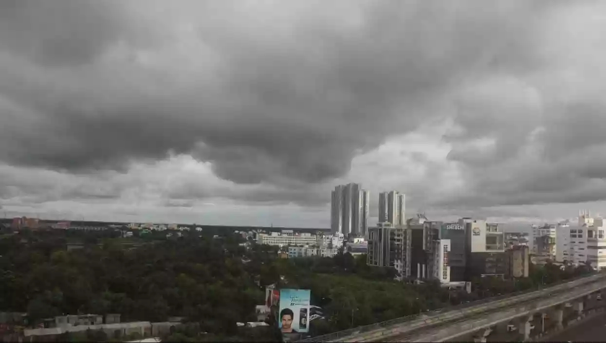 Heavy to very heavy rain forecast for South Bengal; 7 districts on red alert