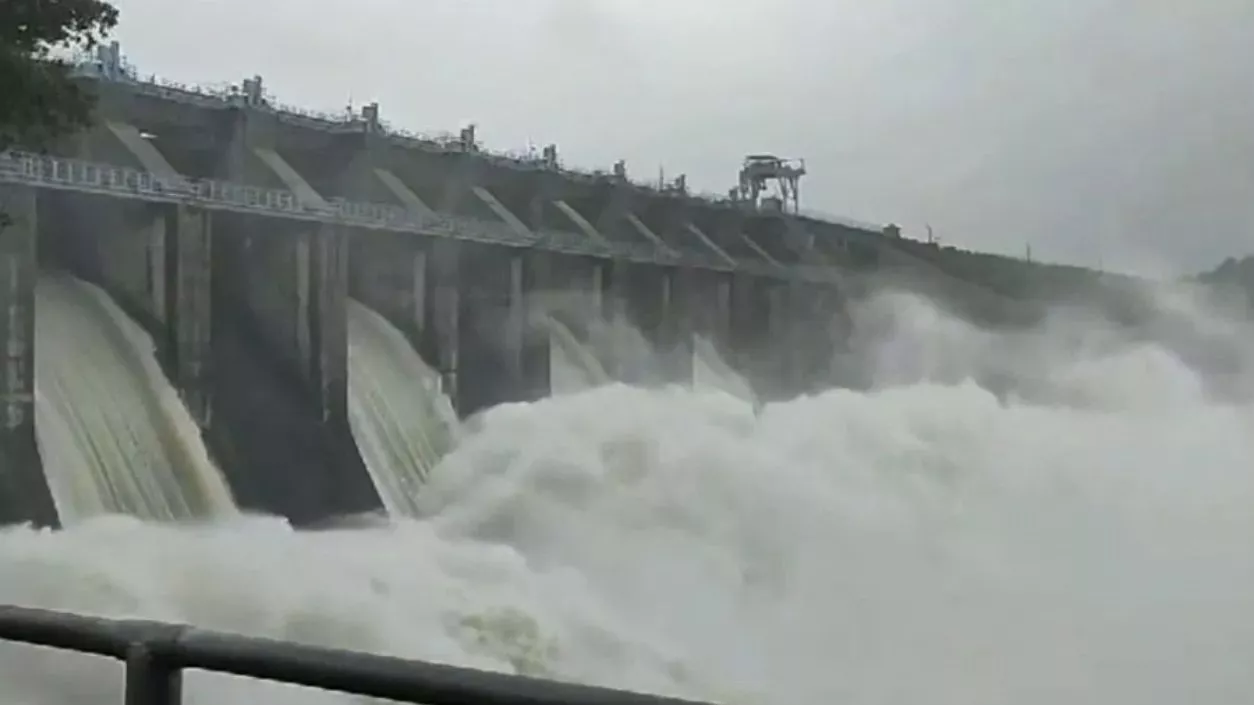 DVC releases 46,000 cusecs water after heavy rain, flood risk rises in Howrah-Hooghly