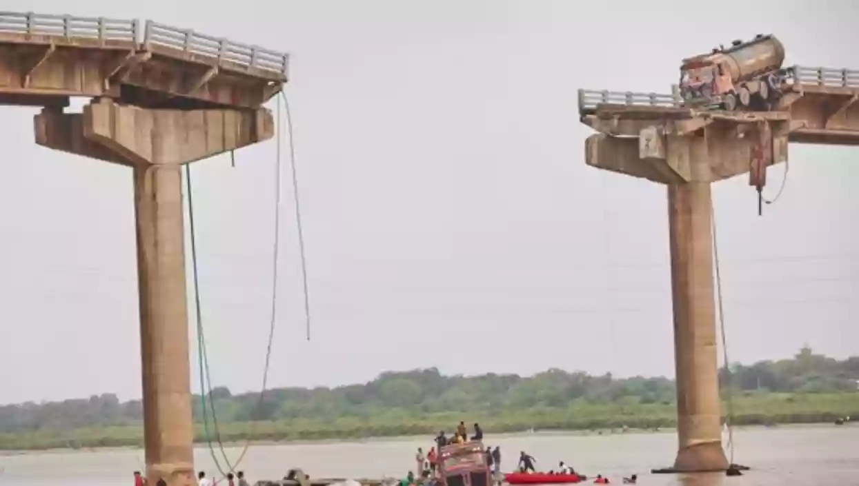 Death toll rises to 15 in the Gujarat bridge collapse; PM and CM announce aid