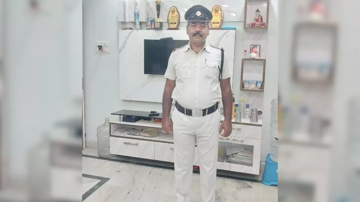 Sinthi constable accused of taking lakhs for police and govt job promises