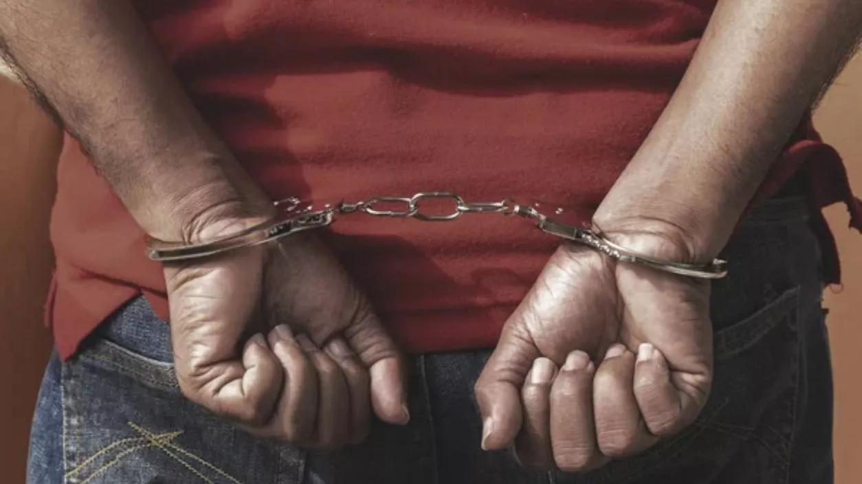 Bangladeshi man held near Fort William with fake Aadhaar, espionage suspected
