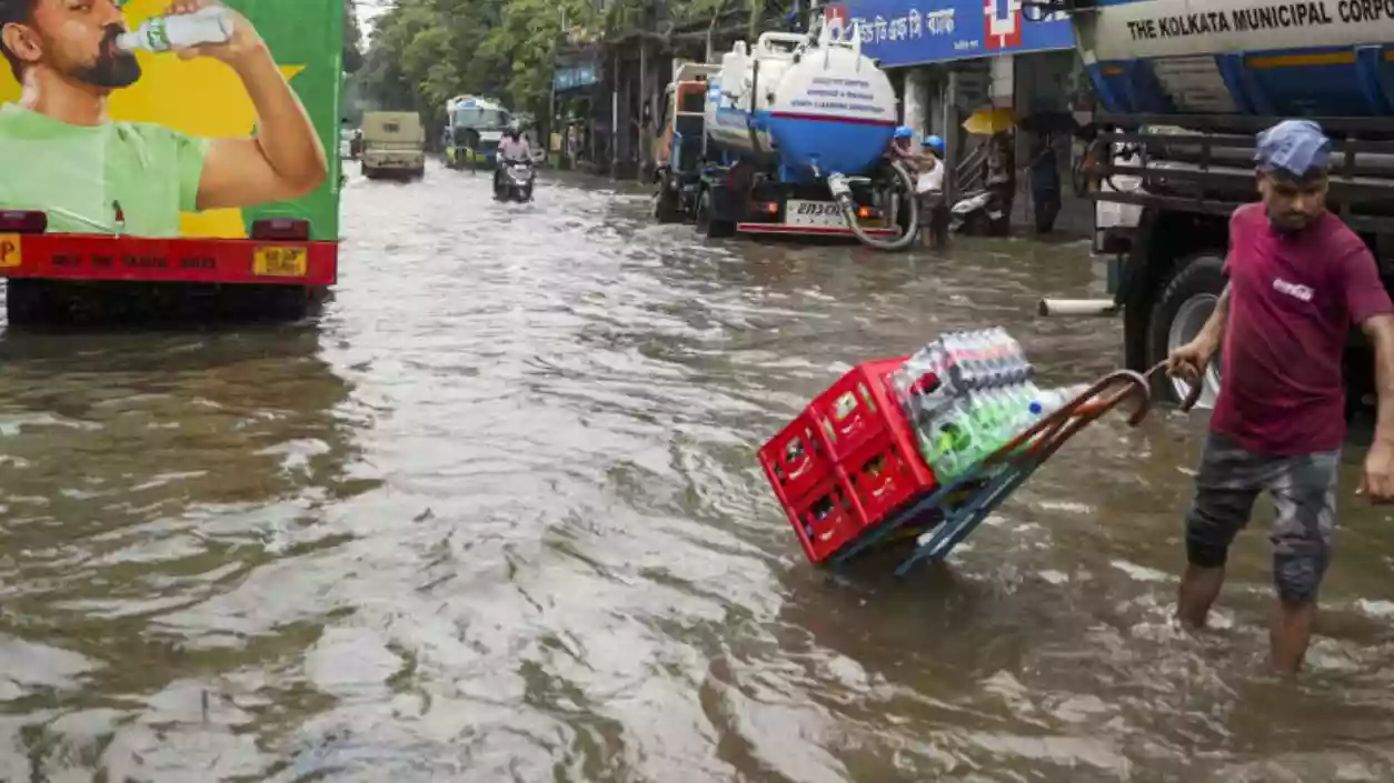 Heavy rain to continue across Bengal as low-pressure system triggers fresh alerts