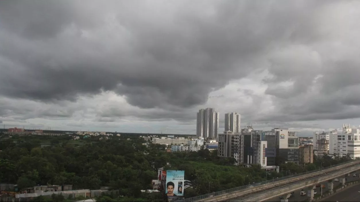 Low-pressure shift eases rain in South Bengal, heavy showers likely in North from Sunday