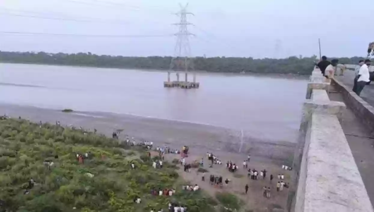 Death toll rises to 19 in Gujarat bridge collapse; 2 still missing 