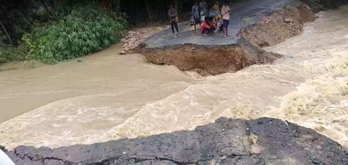 Heavy rain washes away diversion in Munger, Kharagpur-Tarapur connectivity cut