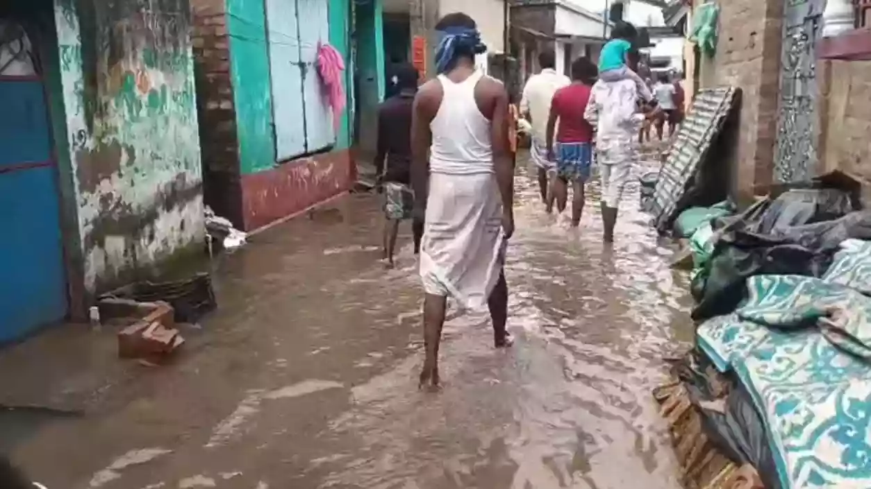 Over 50 villages flooded in Hooghly, Medinipur as rivers overflow after continuous rain