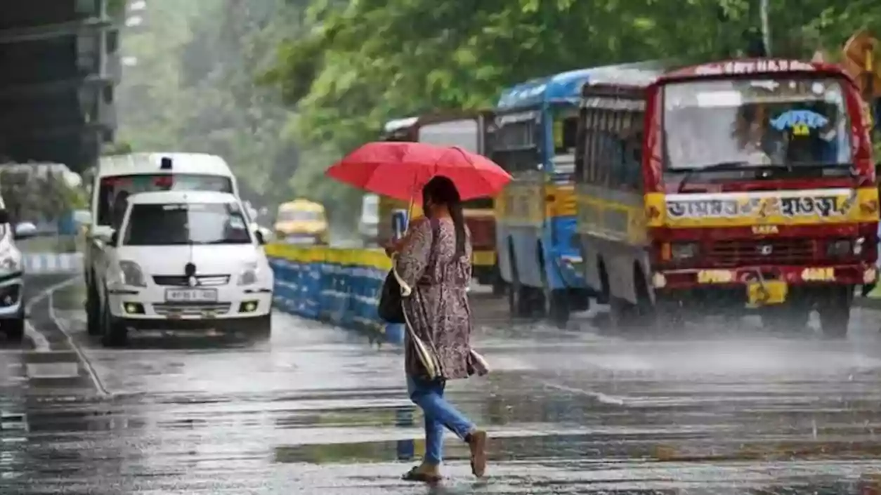 Kolkata braces for monsoon showers as North Bengal faces heavy rain alert