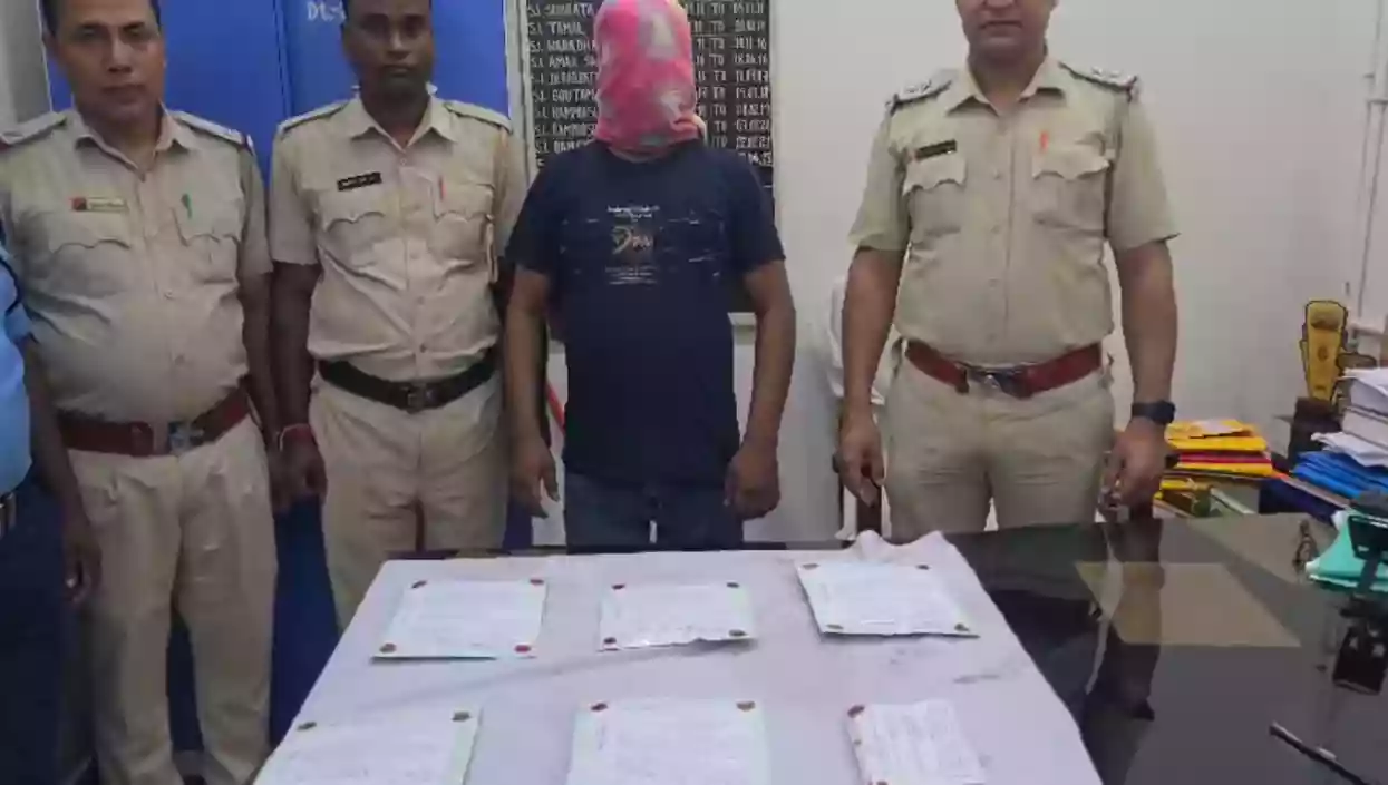 Drugs worth ₹2.5 crore seized in Malda, 3 peddlers held with 1.5 kg contraband 
