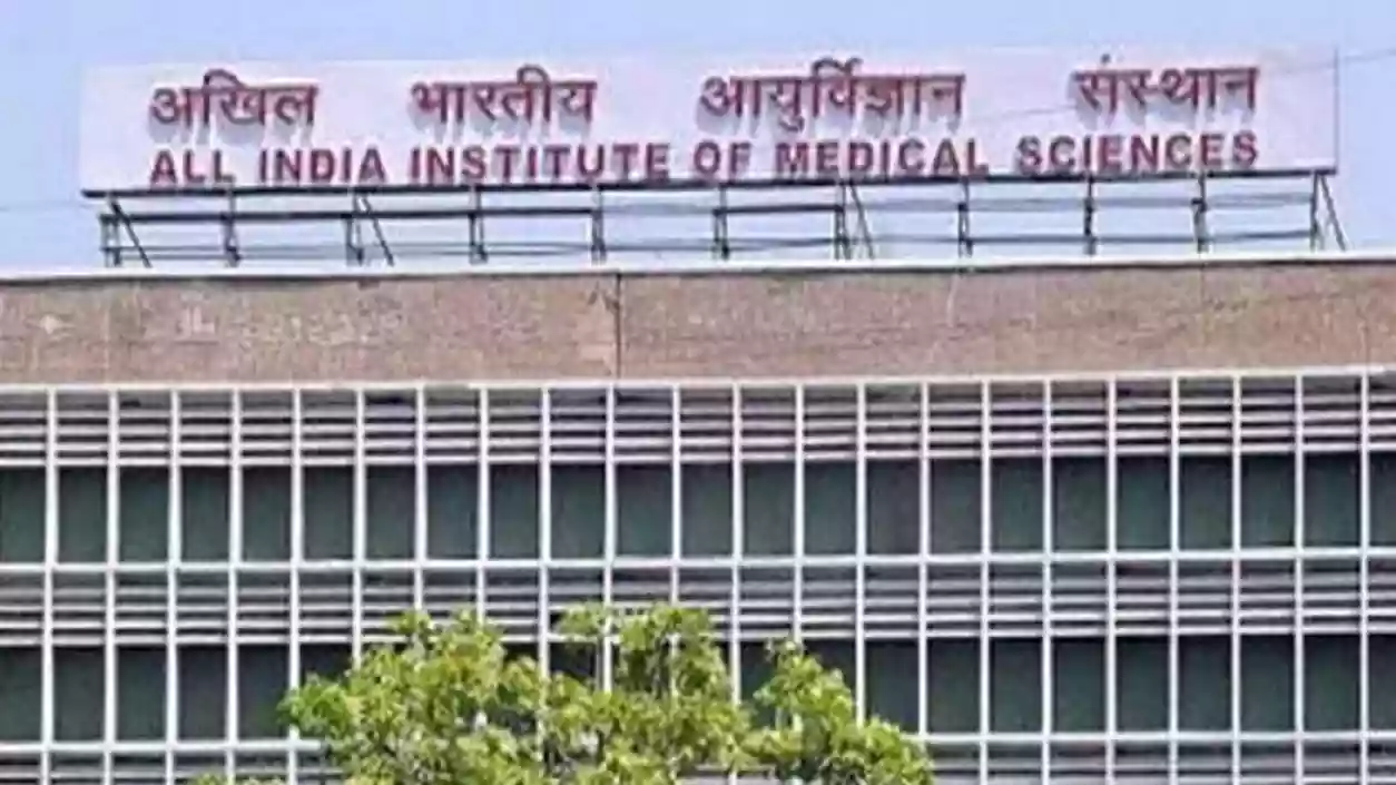 Massive fire breaks out at Delhi AIIMS' mother and child block, 10 fire tenders rush to spot