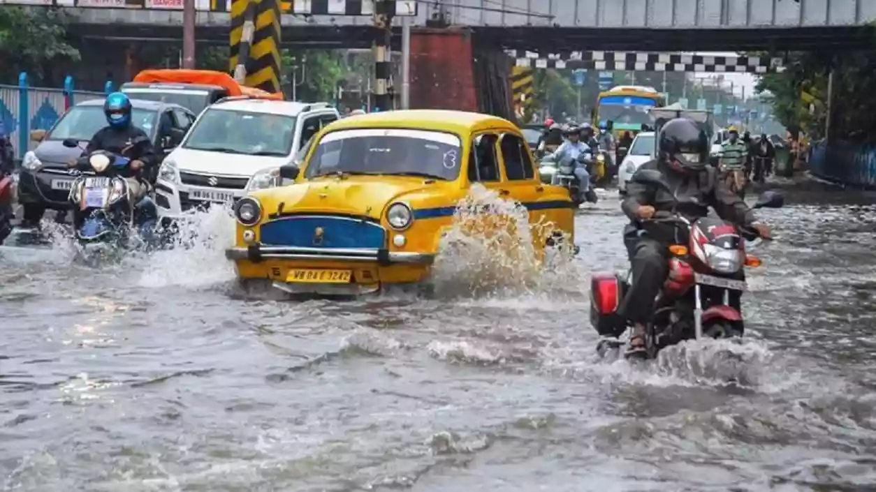 Weather Update: Heavy rains to lash Kolkata, several districts for 7 days; Low pressure to form on Bay of Bengal