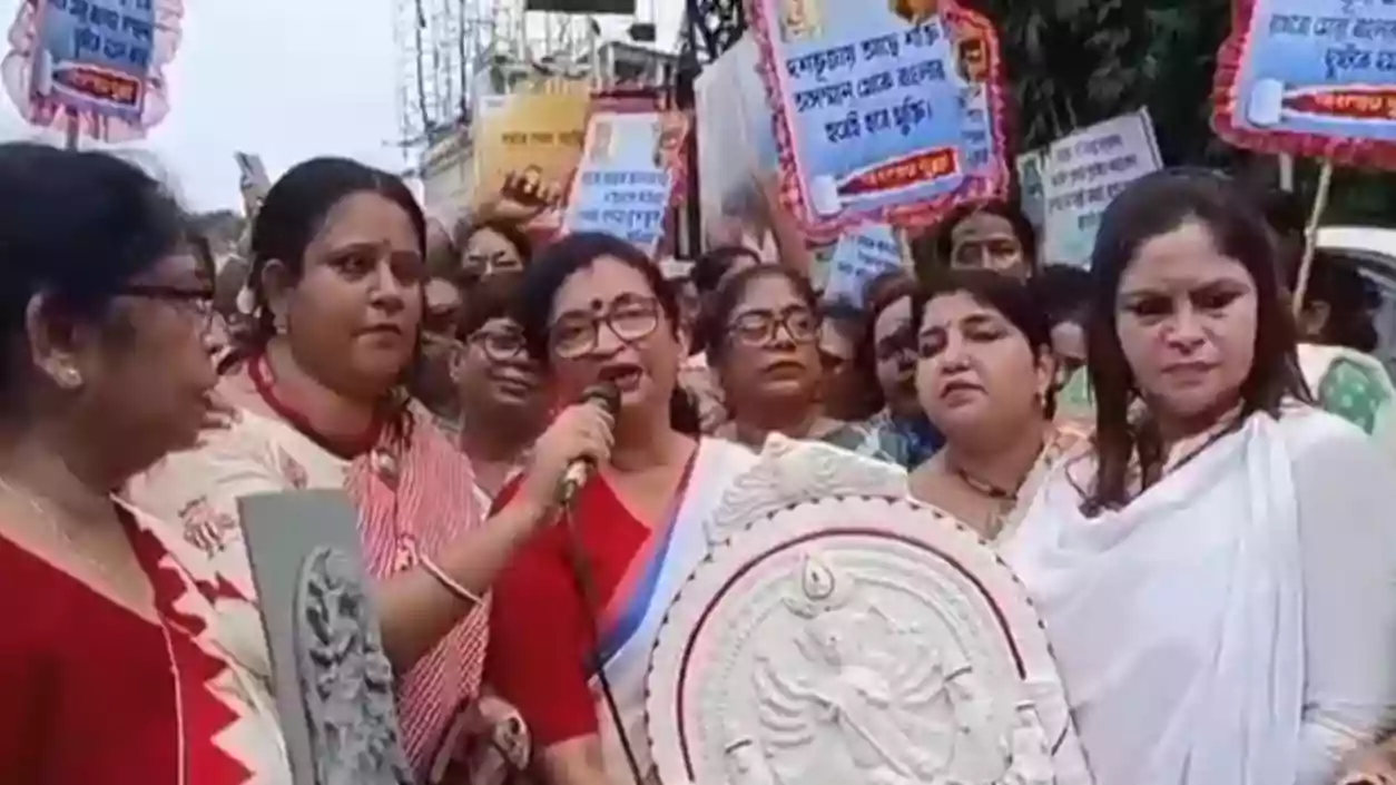 TMC's Chandrima leads women-led Durga Puja committees' protest alleged insult to Bengali language